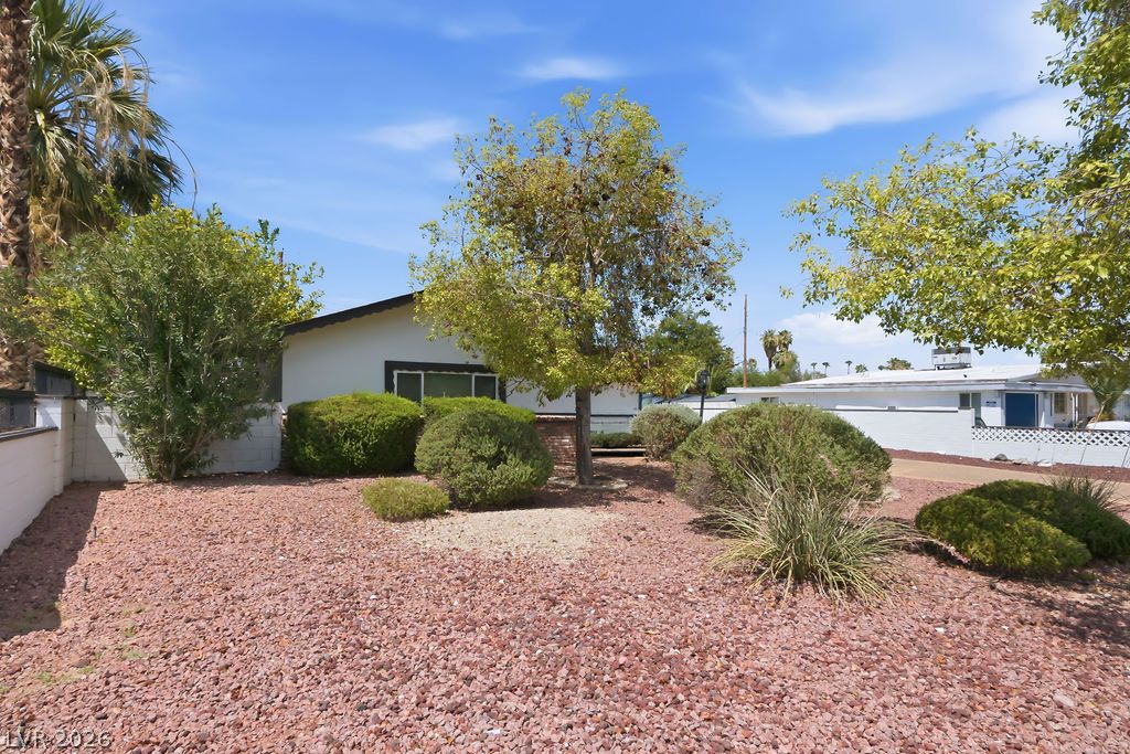 551 East Oakey Boulevard