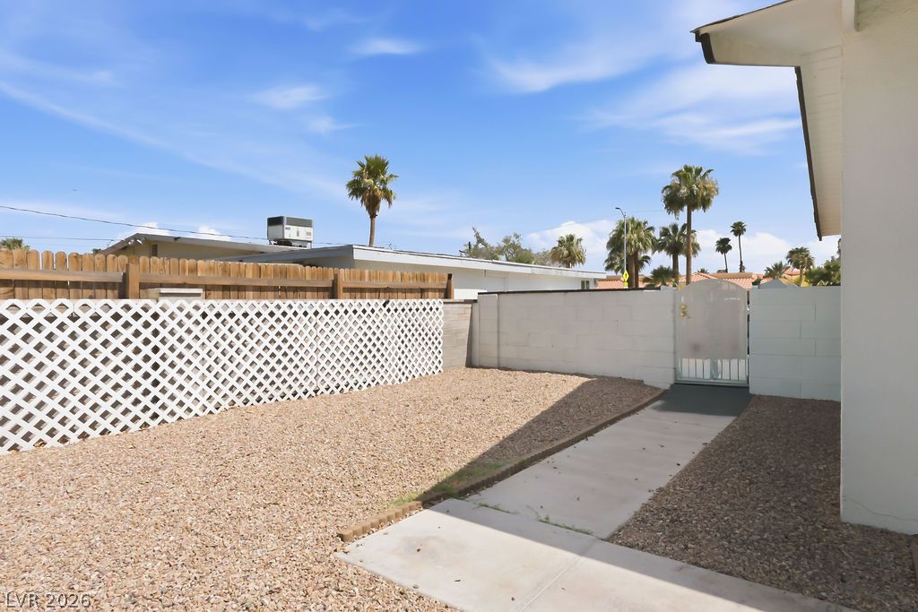 551 East Oakey Boulevard