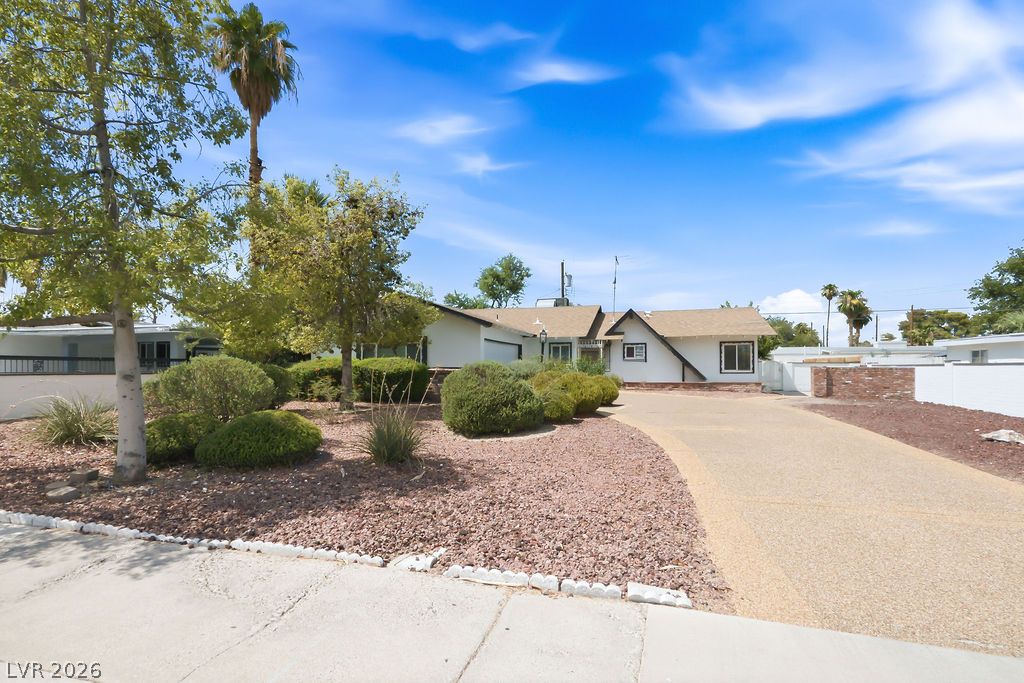 551 East Oakey Boulevard