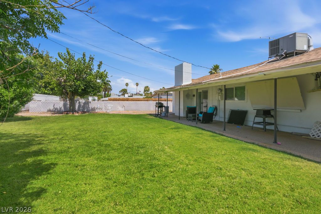 551 East Oakey Boulevard