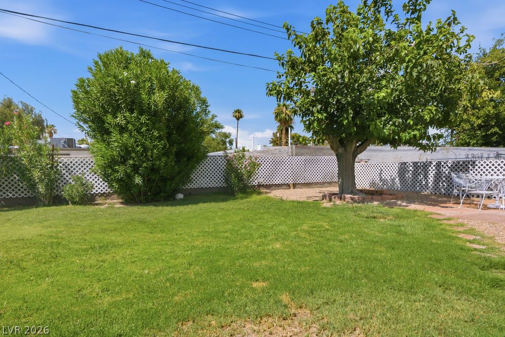 551 East Oakey Boulevard