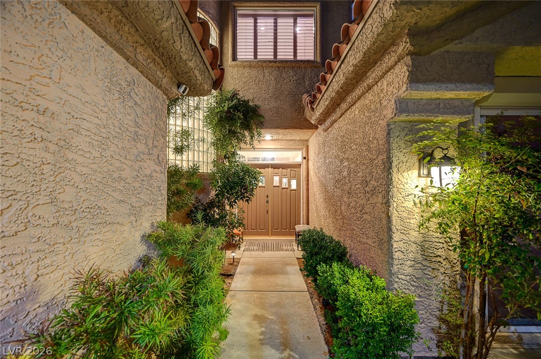 7995 Rio Rico Drive