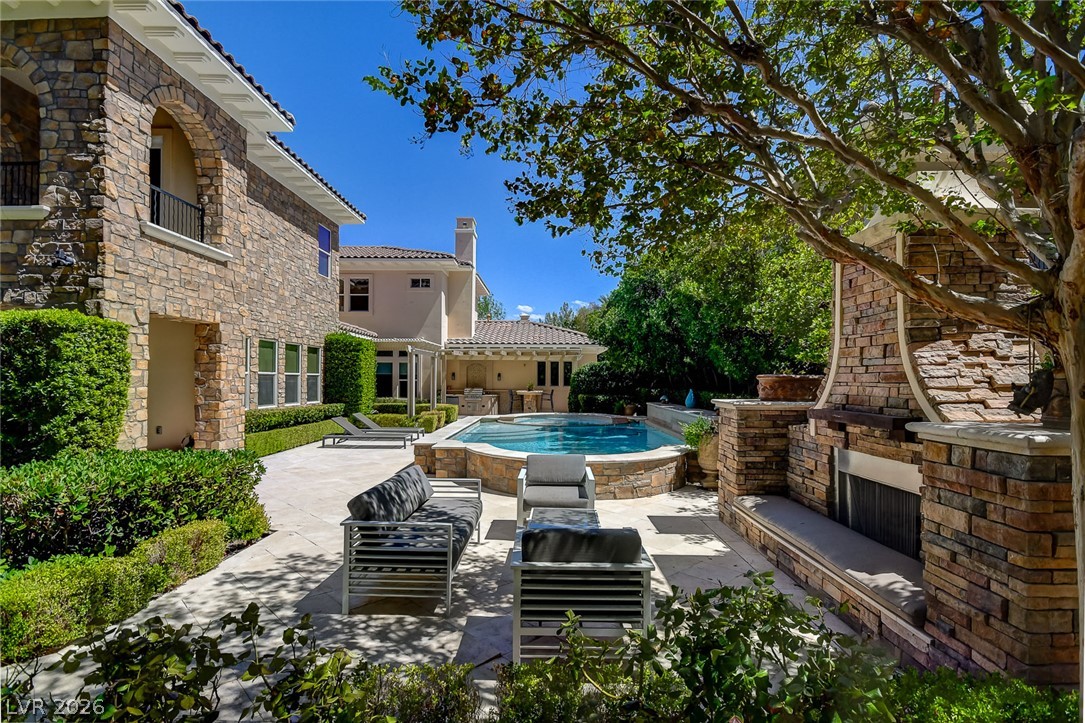 11827 Oakland Hills Drive