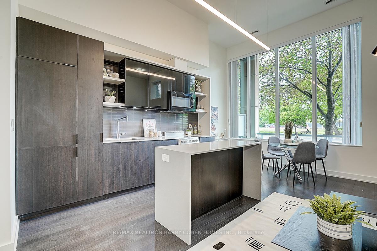 6 Parkwood Avenue TH107, Toronto C02 Unit: TH107