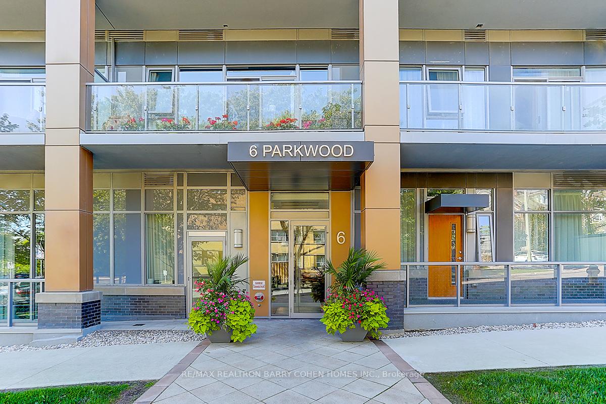 6 Parkwood Avenue TH107, Toronto C02 Unit: TH107