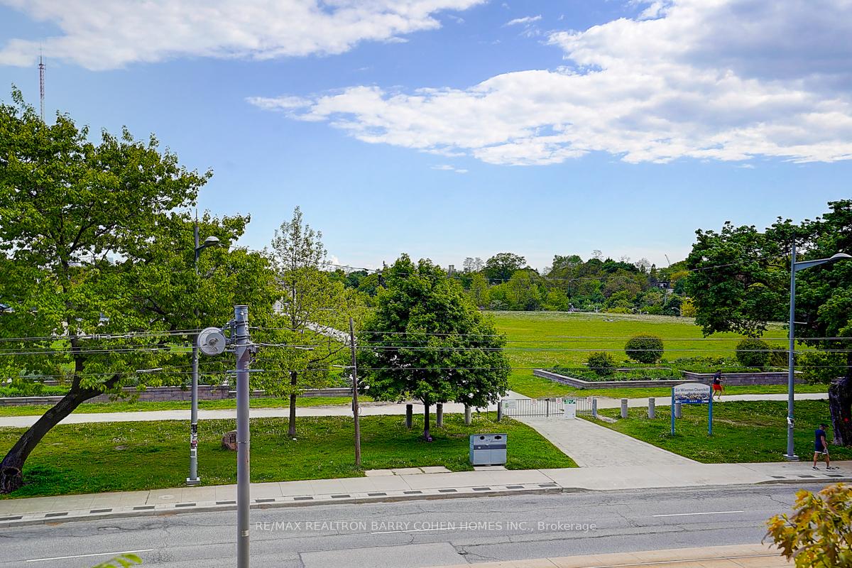 6 Parkwood Avenue TH107, Toronto C02 Unit: TH107