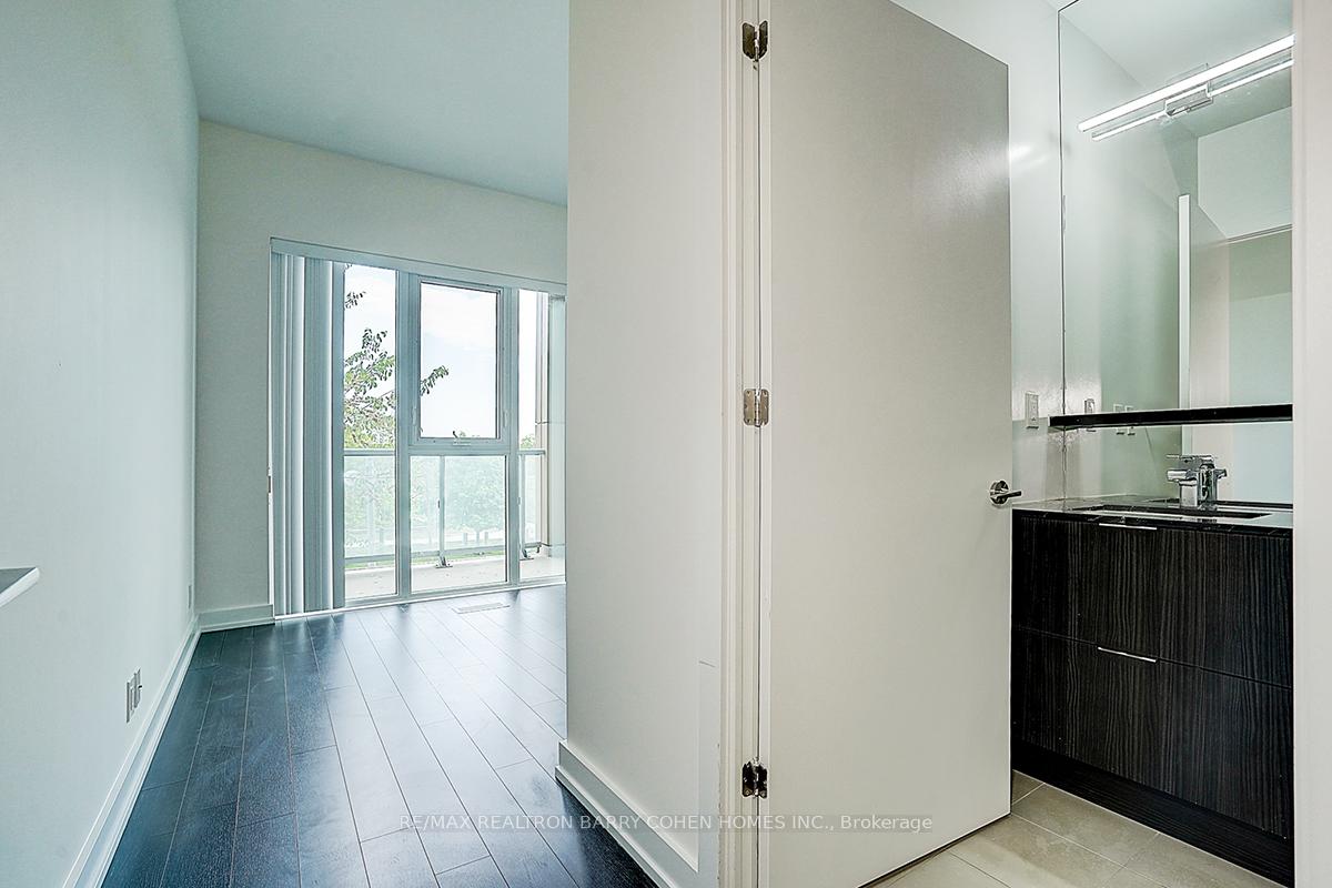 6 Parkwood Avenue TH107, Toronto C02 Unit: TH107
