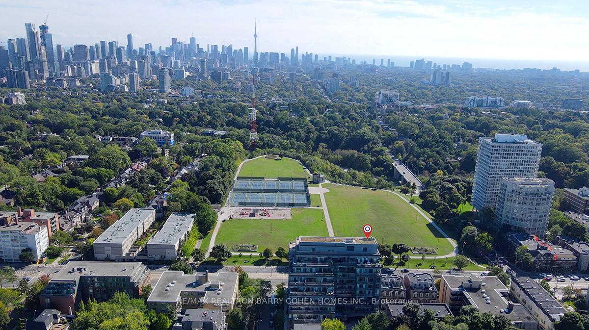 6 Parkwood Avenue TH107, Toronto C02 Unit: TH107