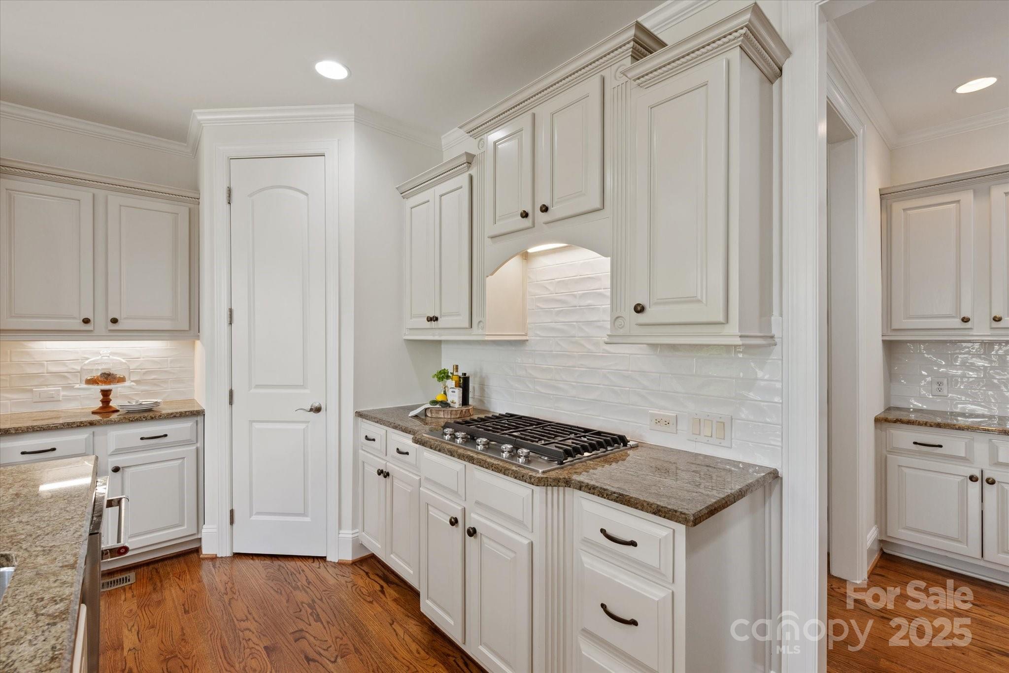 7507 Meadowgate Lane