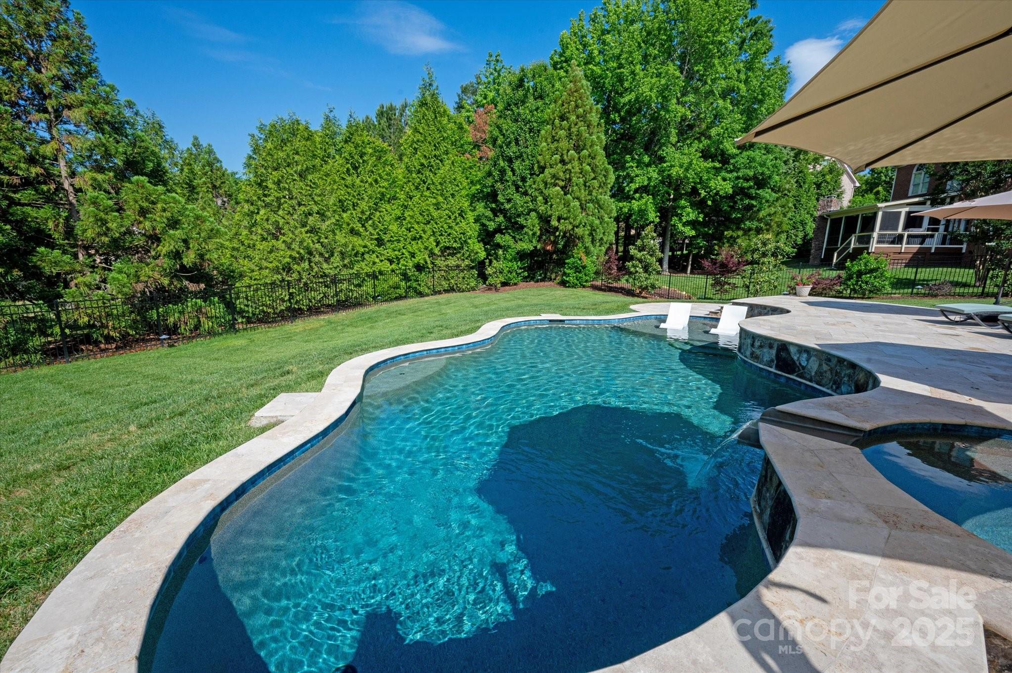 7507 Meadowgate Lane