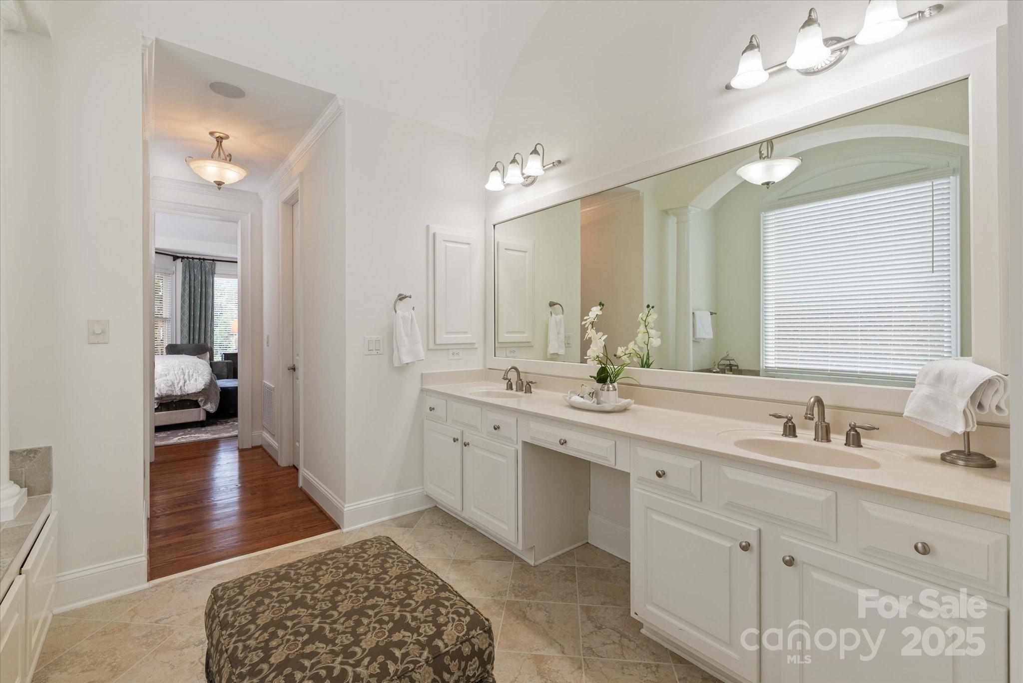 7507 Meadowgate Lane