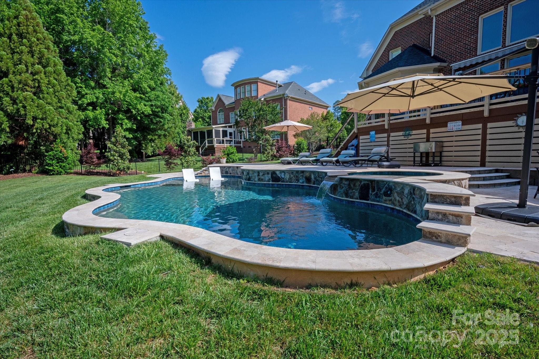 7507 Meadowgate Lane