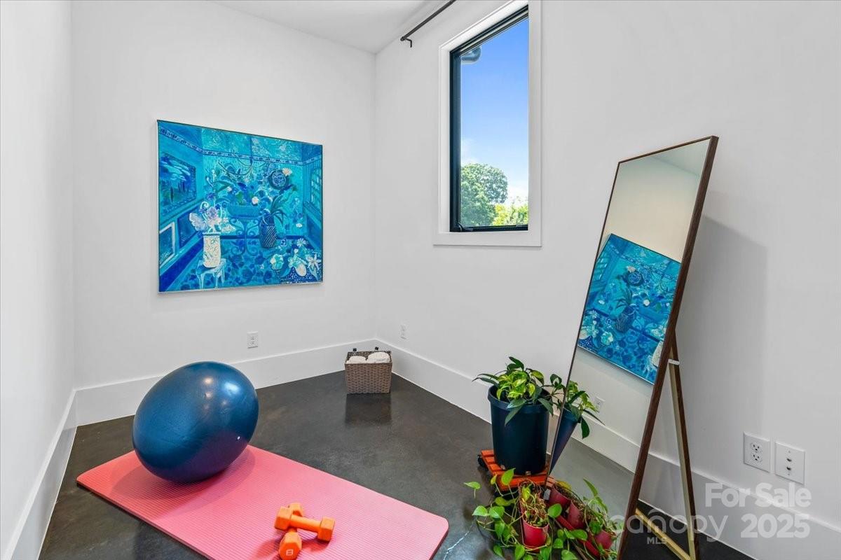 3304 Mar Vista Circle