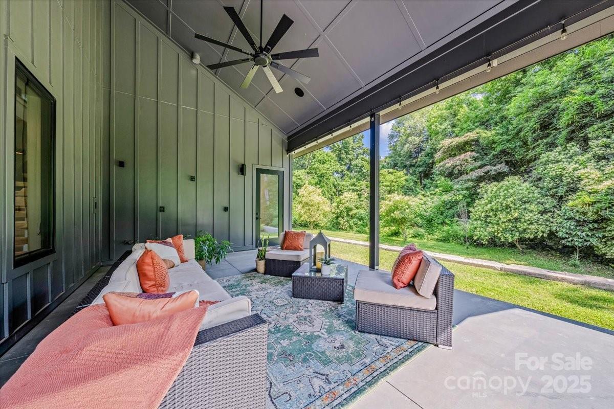 3304 Mar Vista Circle