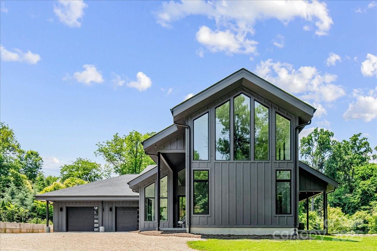 3304 Mar Vista Circle