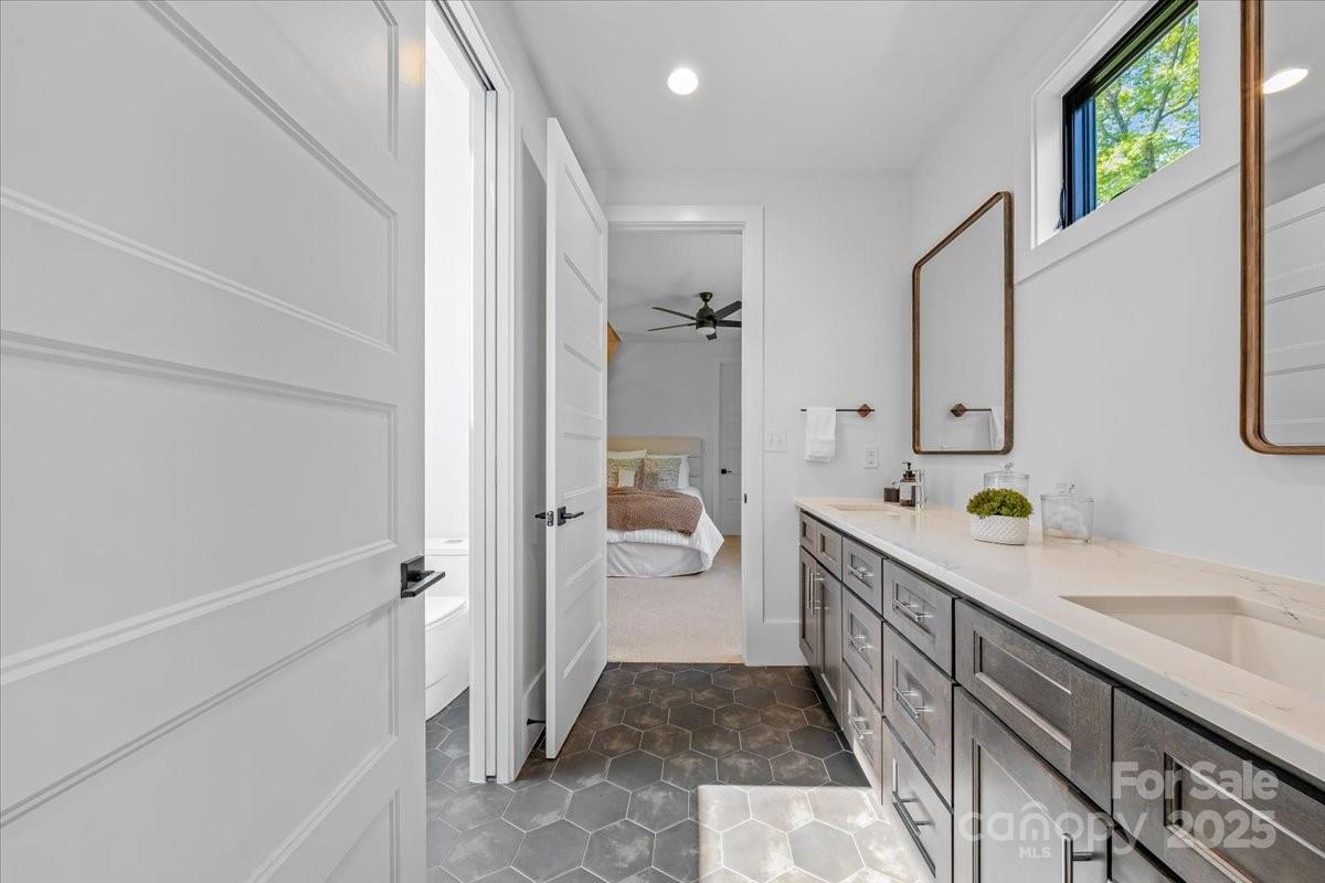 3304 Mar Vista Circle