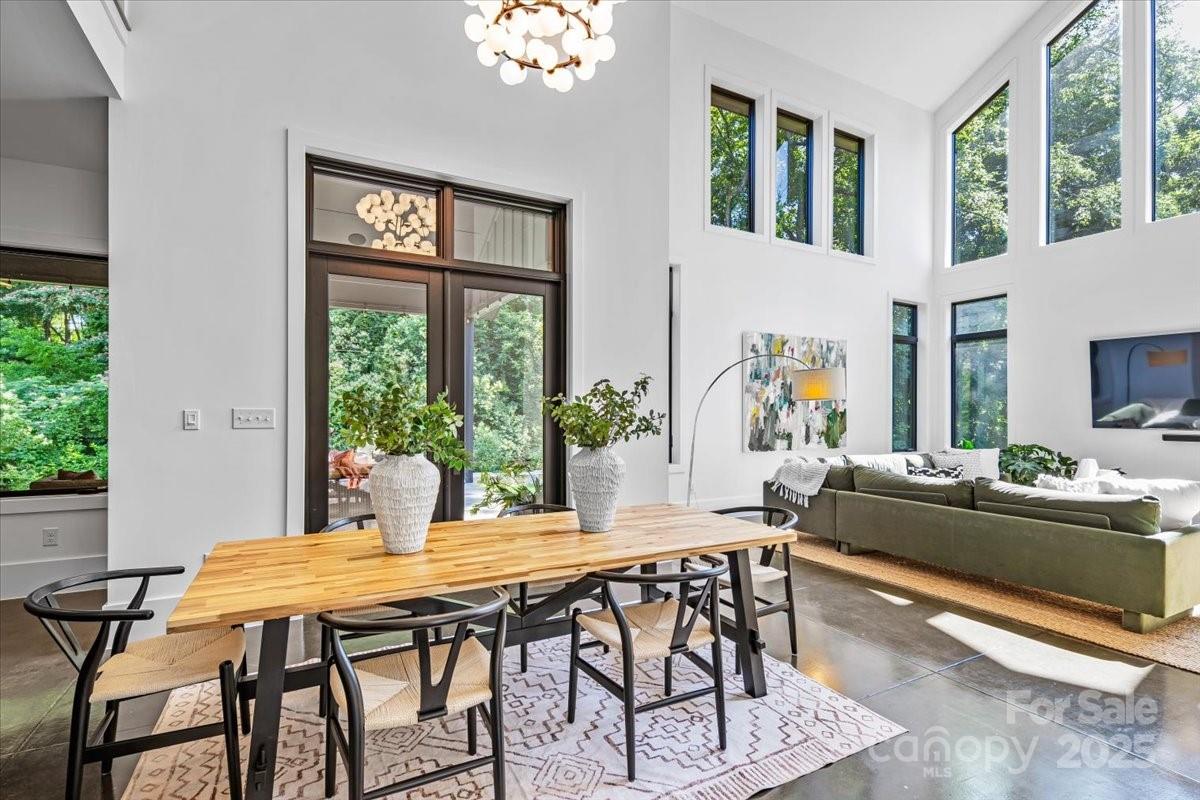 3304 Mar Vista Circle