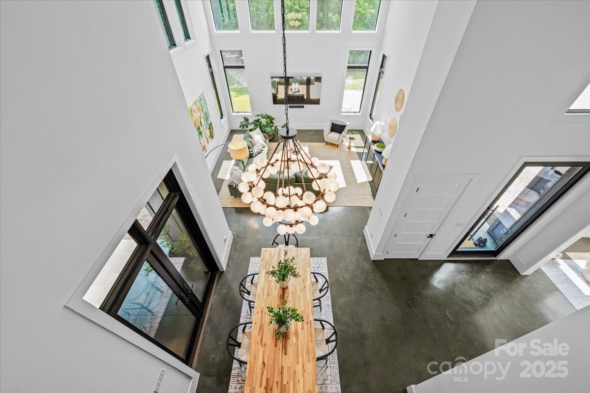 3304 Mar Vista Circle