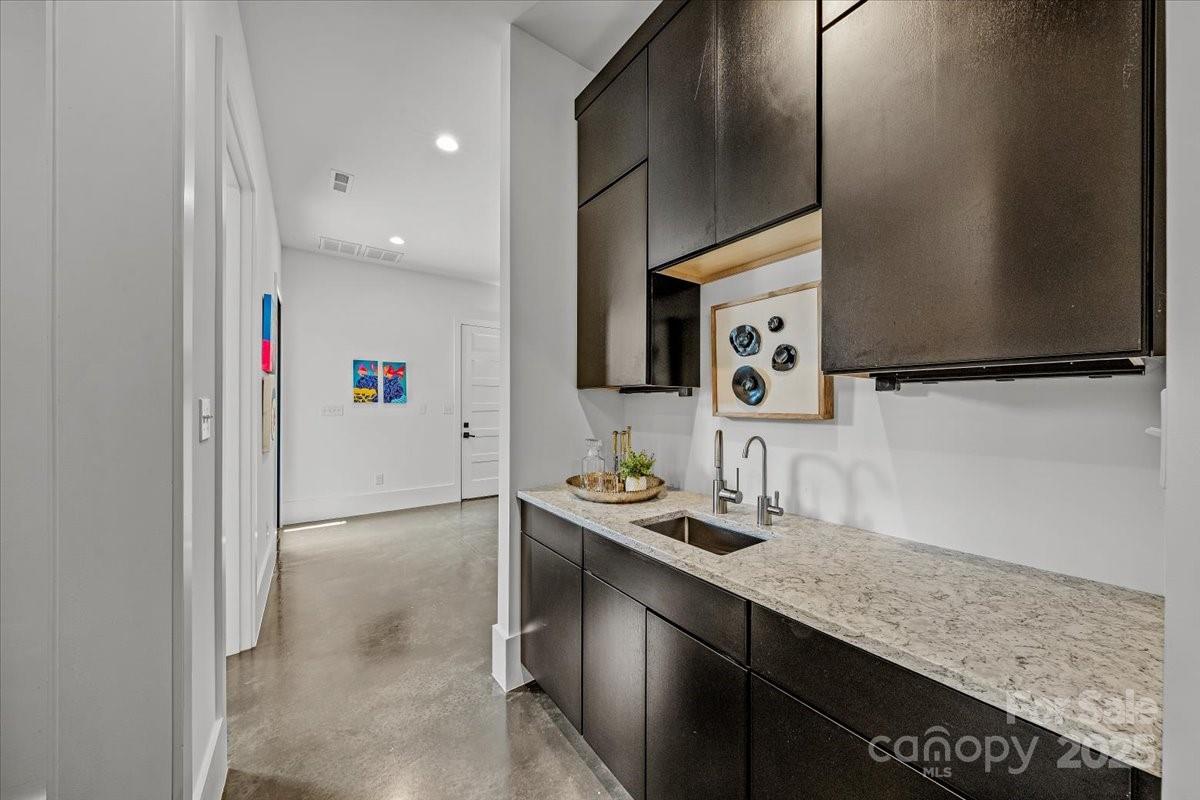 3304 Mar Vista Circle