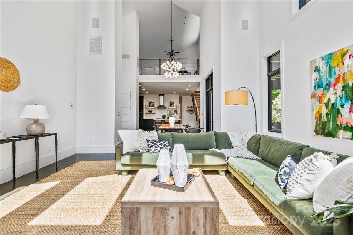 3304 Mar Vista Circle