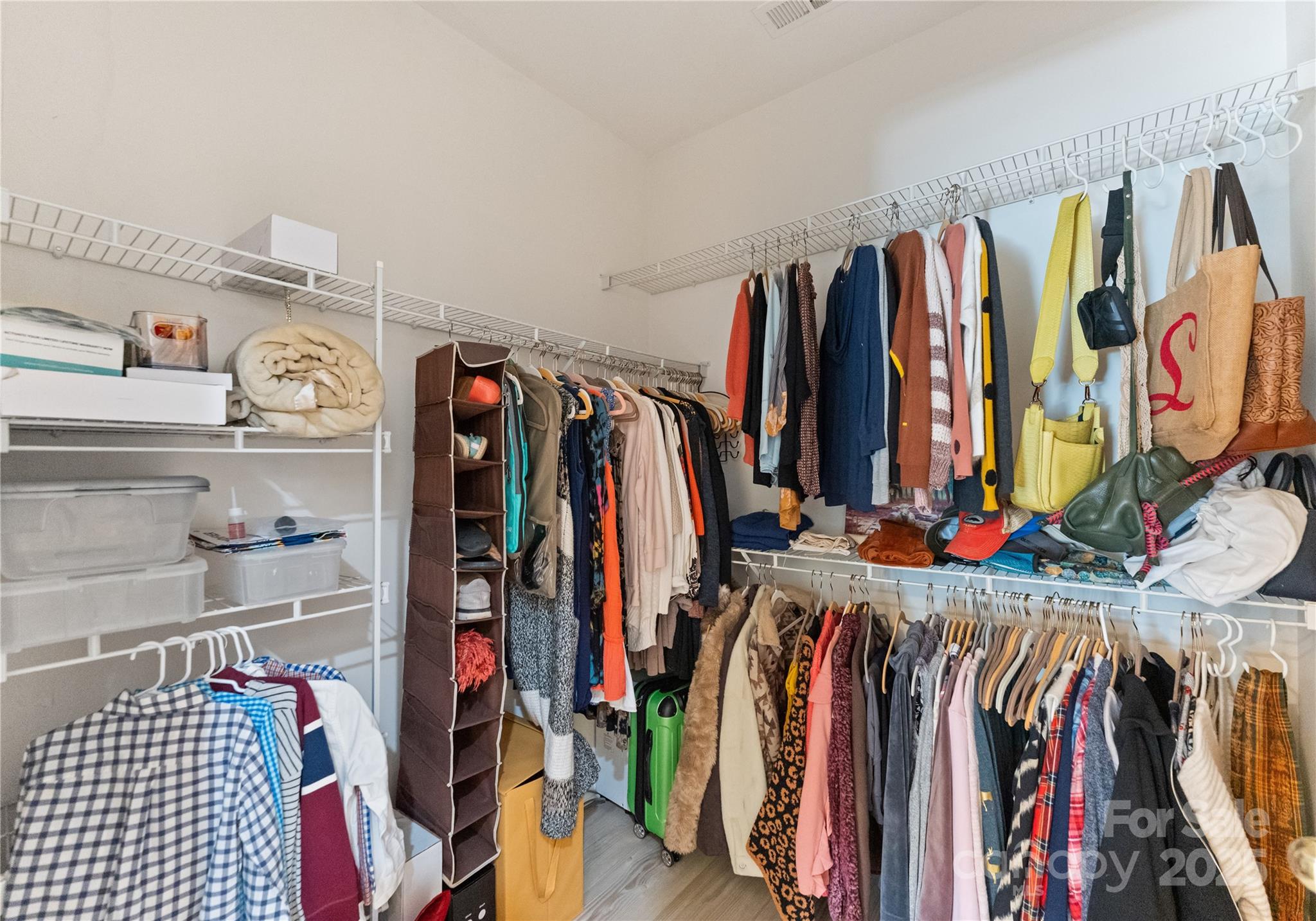 6040 Queens Walk Court