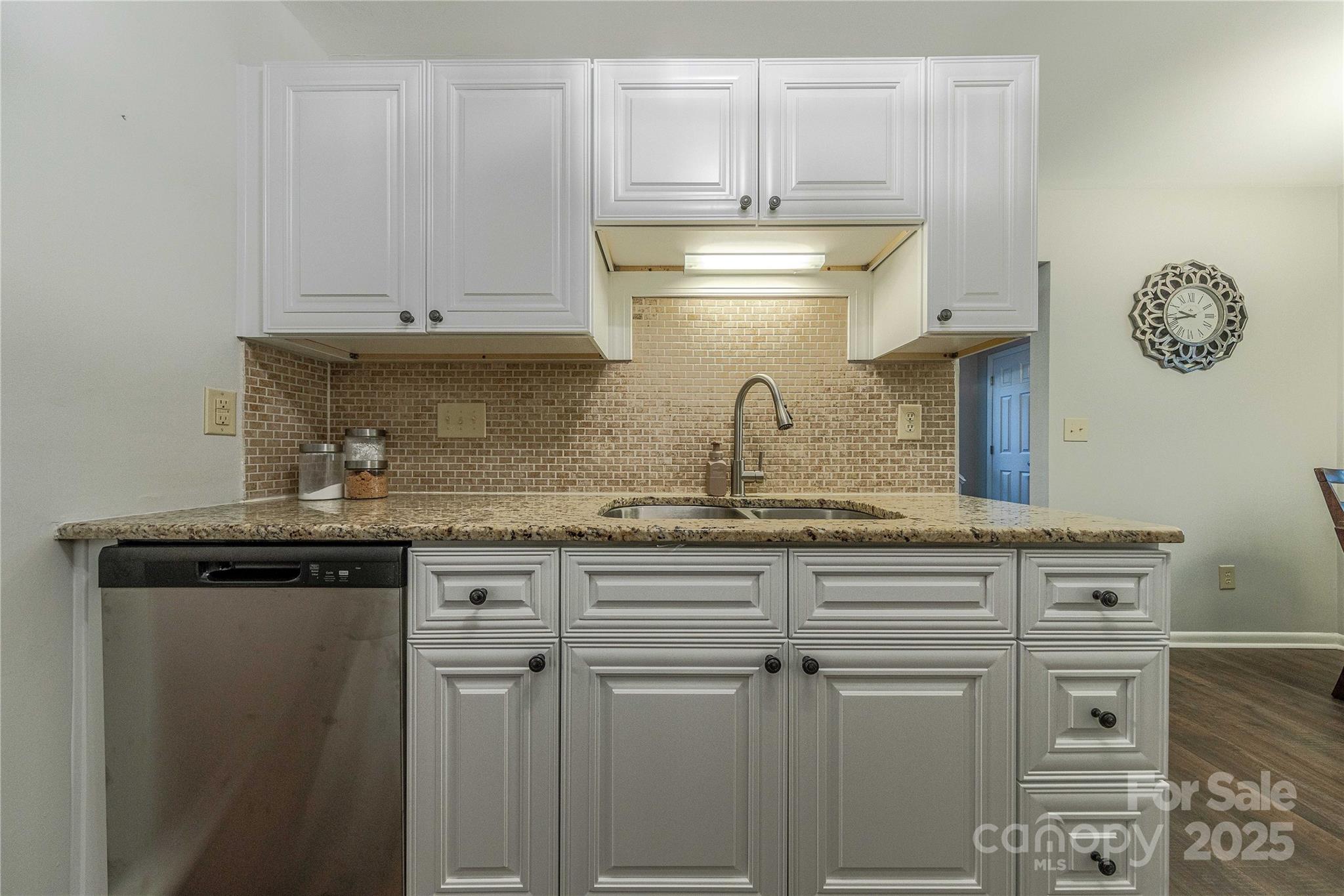 1025 Sardis Cove Drive