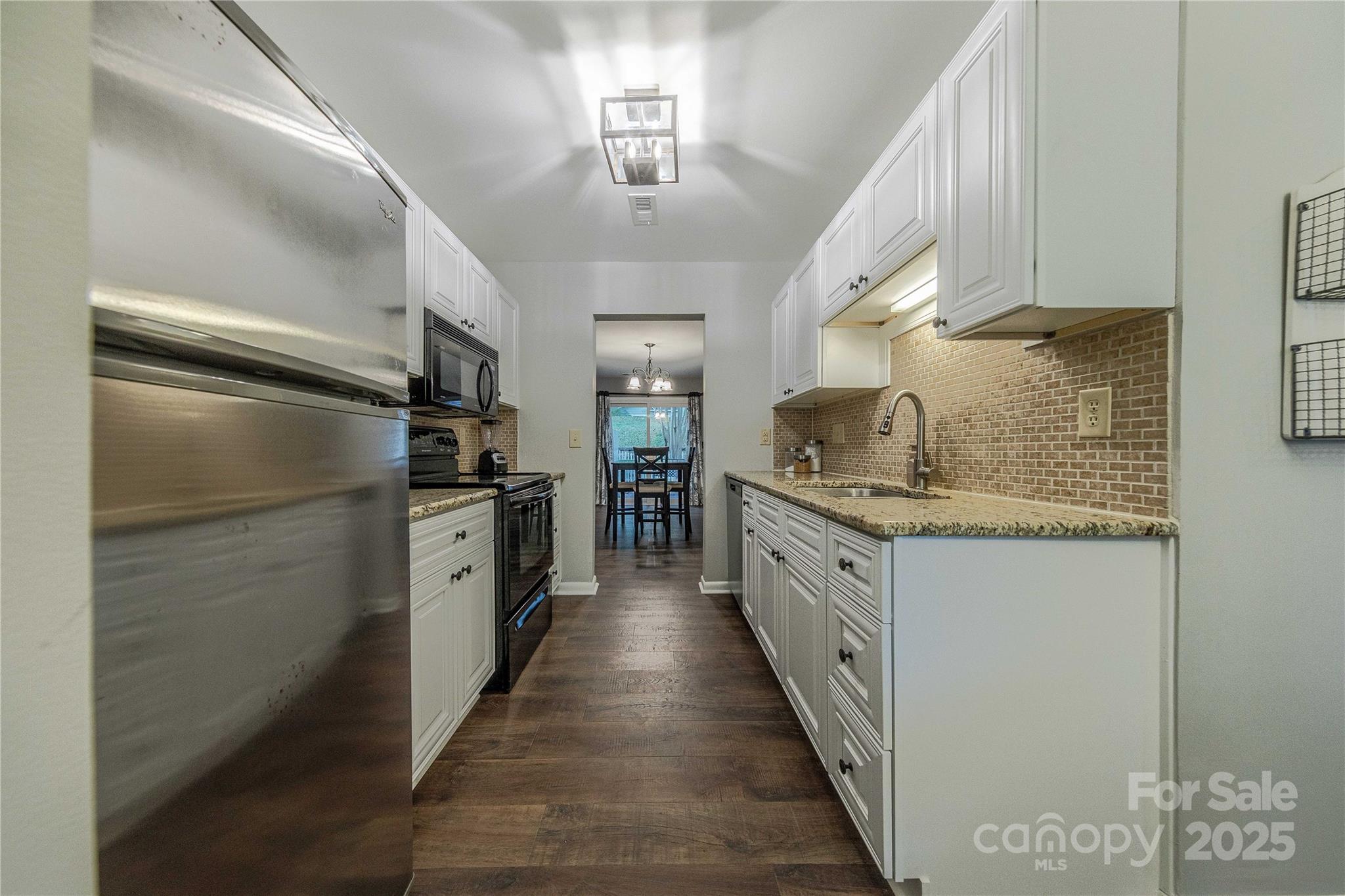 1025 Sardis Cove Drive