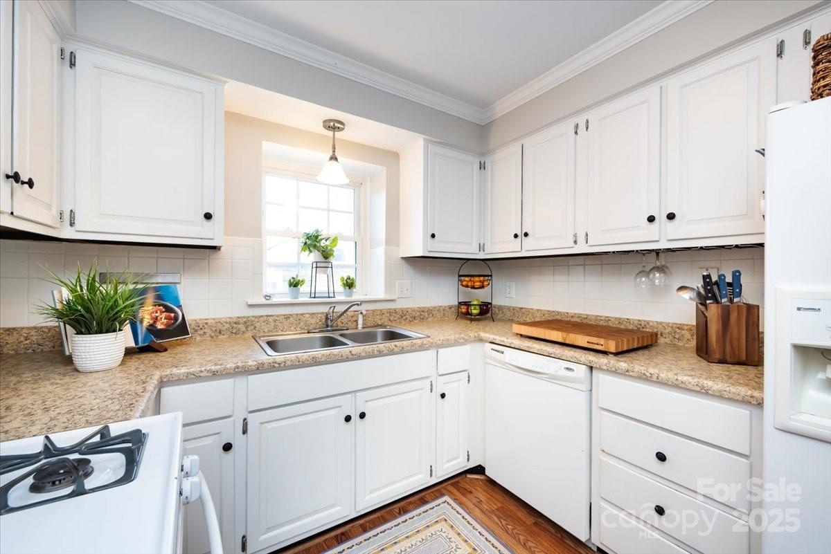 1708 Roxborough Road Unit: H