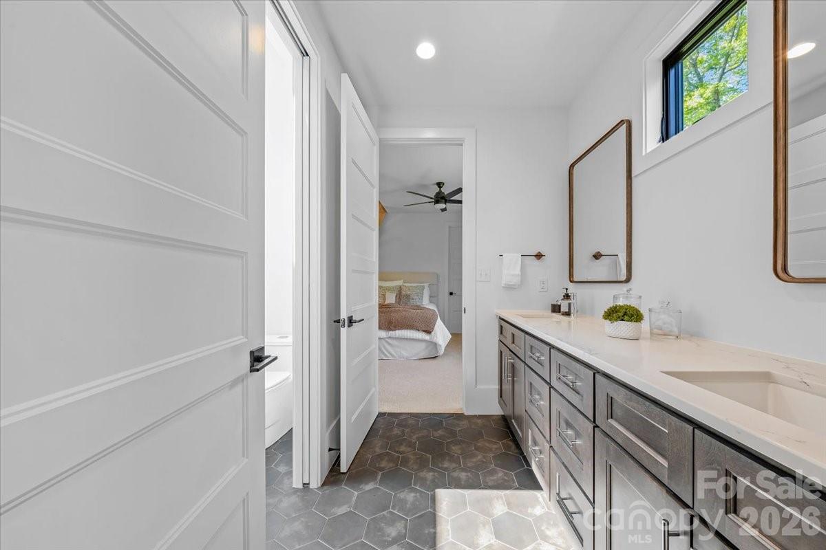 3304 Mar Vista Circle