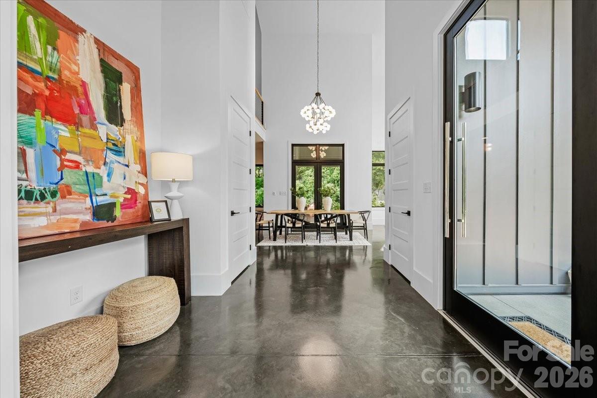 3304 Mar Vista Circle