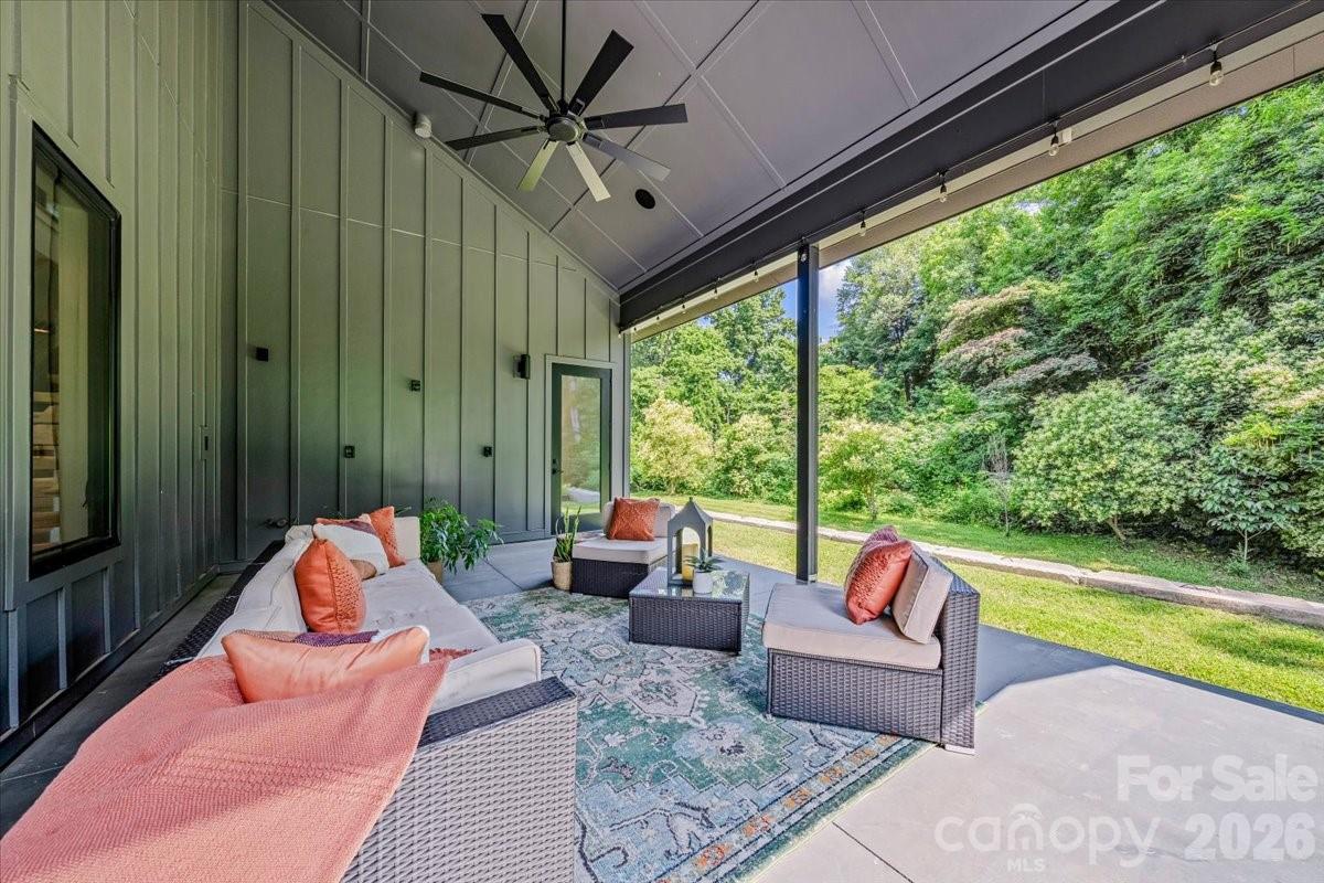 3304 Mar Vista Circle