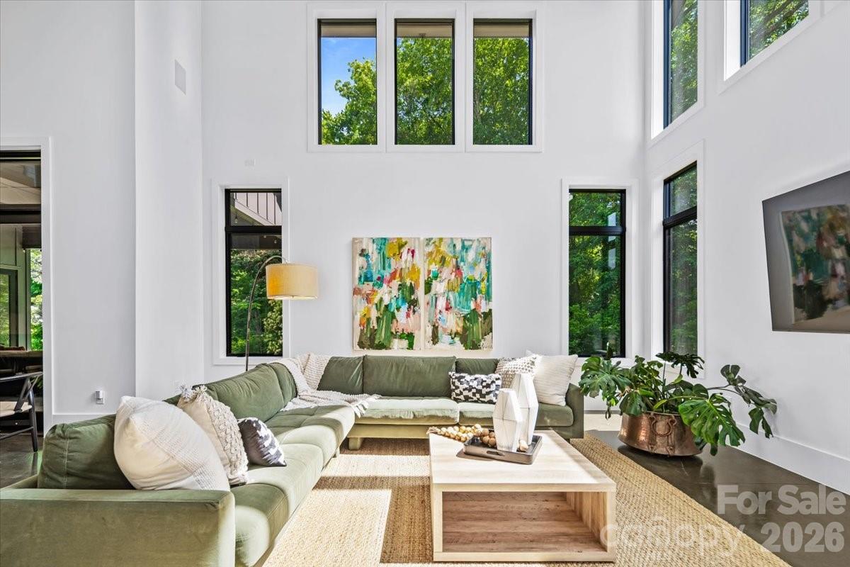 3304 Mar Vista Circle