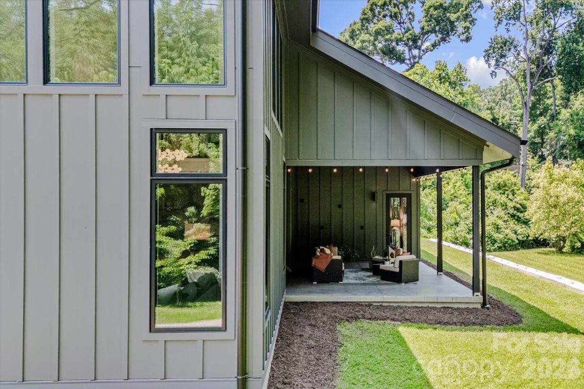 3304 Mar Vista Circle