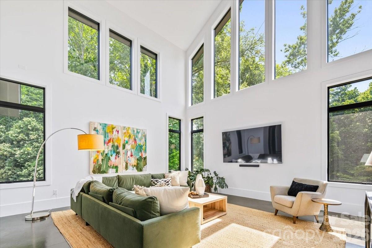 3304 Mar Vista Circle
