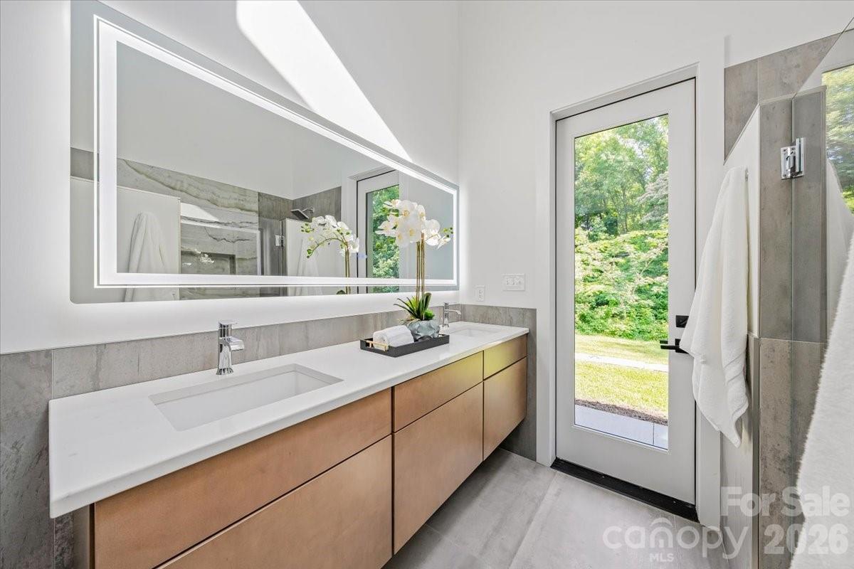 3304 Mar Vista Circle
