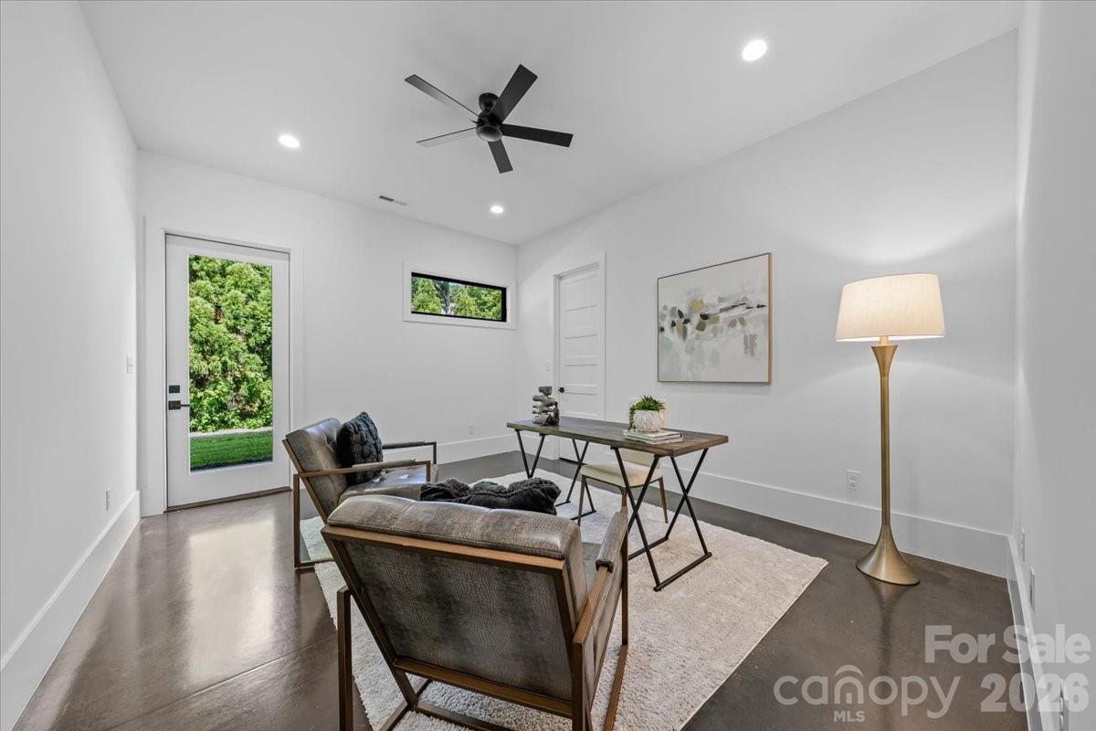 3304 Mar Vista Circle
