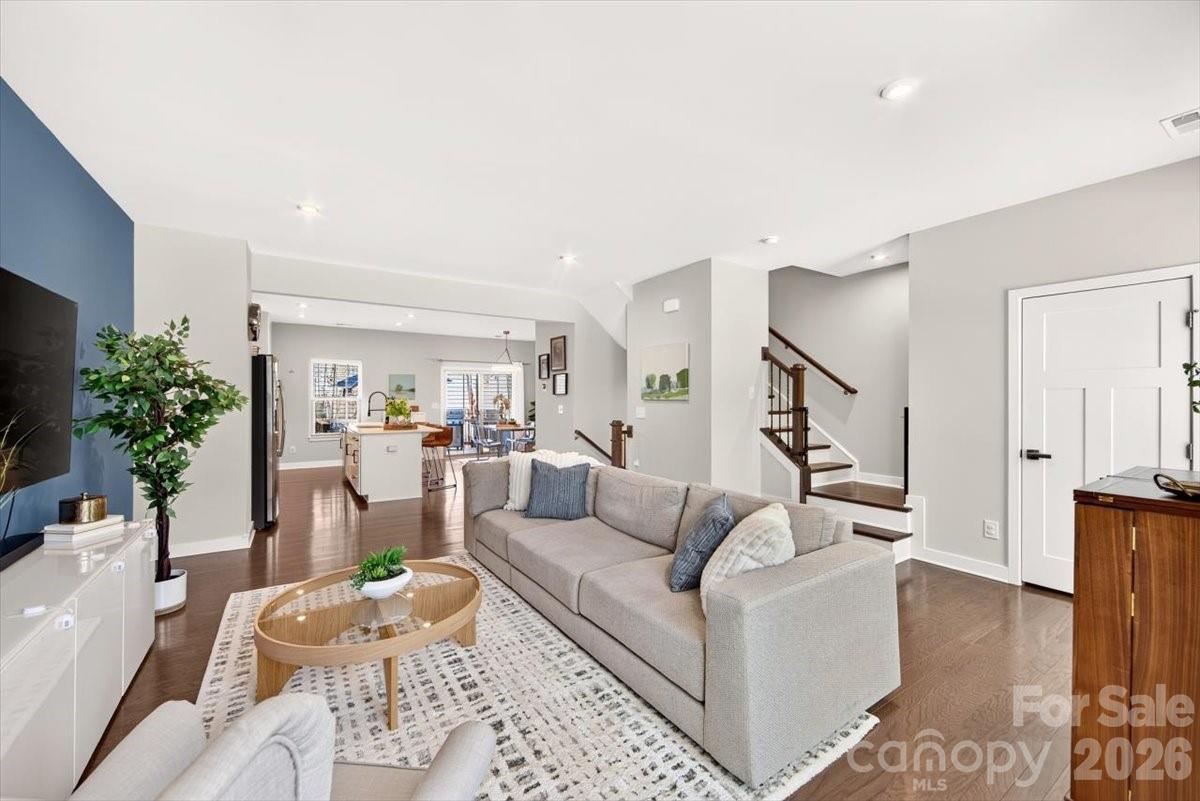1728 Town Oak Lane