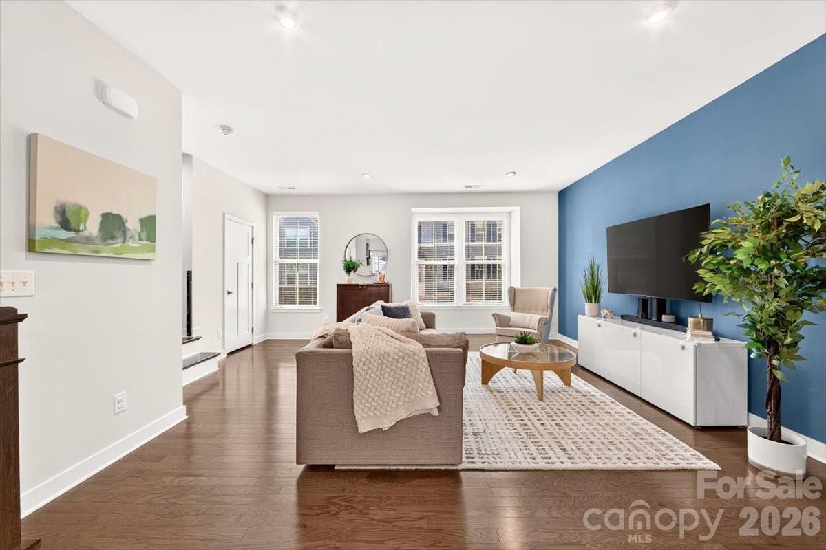 1728 Town Oak Lane