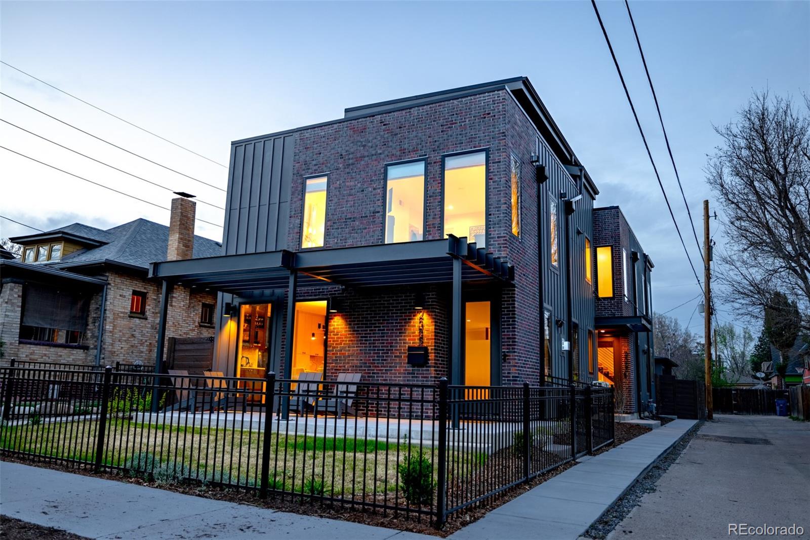2327 W 33rd Avenue
