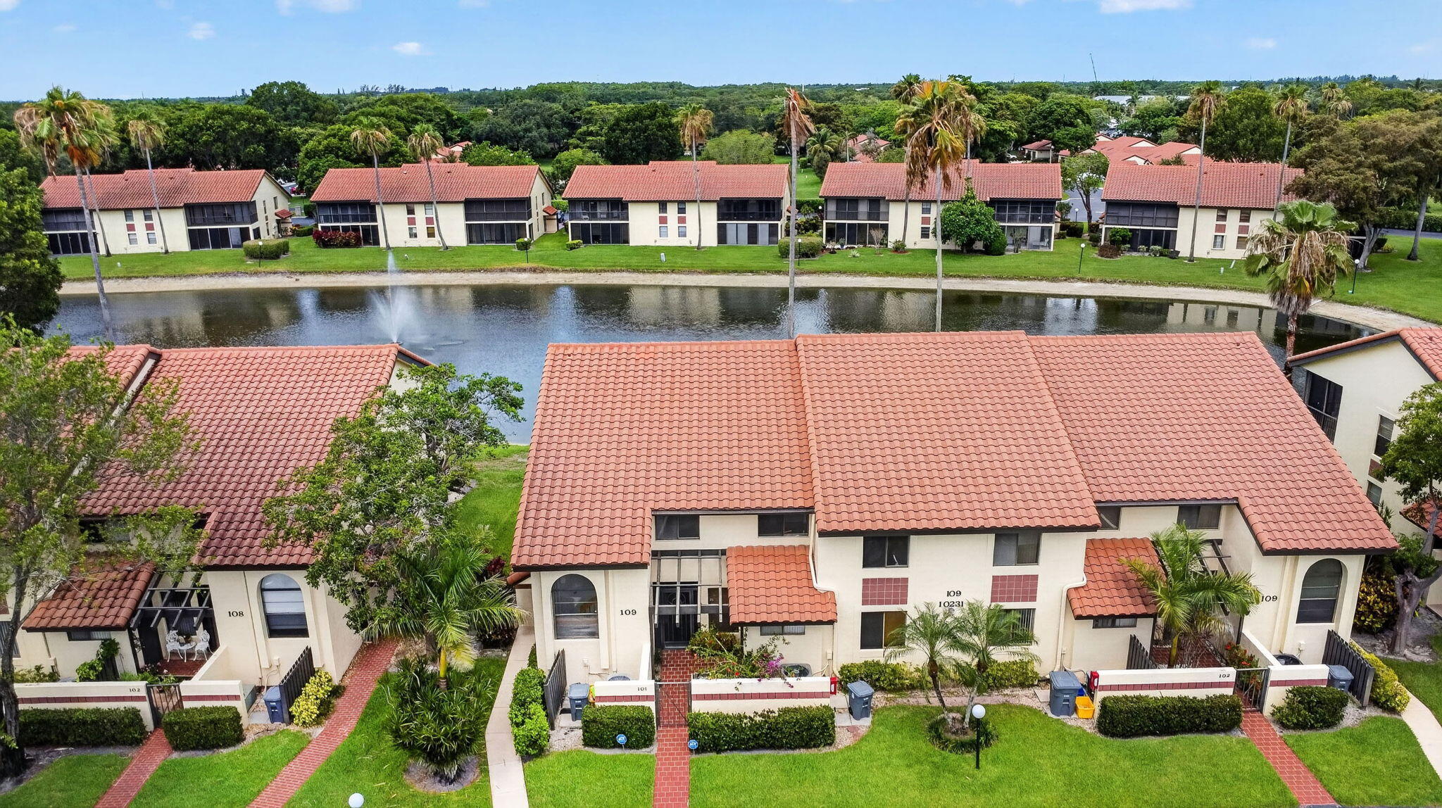 10231 N Circle Lake Drive 201