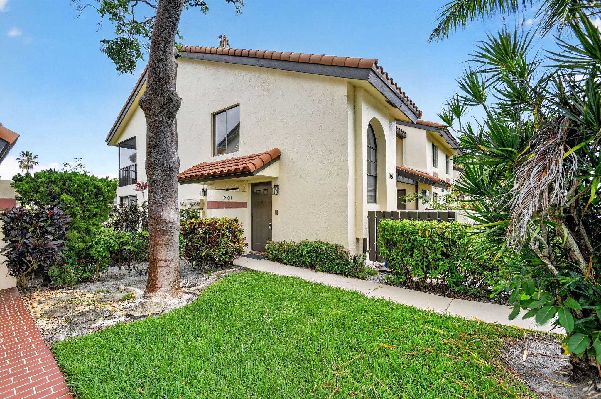 10231 N Circle Lake Drive 201