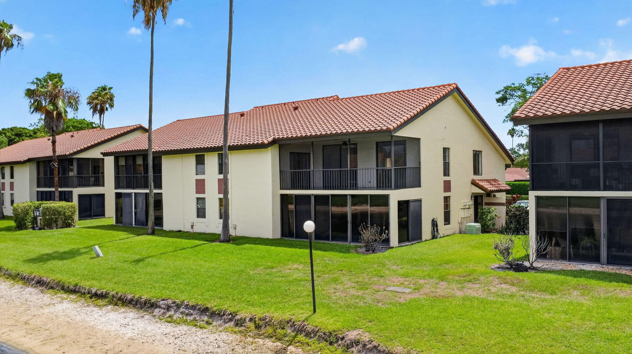 10231 N Circle Lake Drive 201