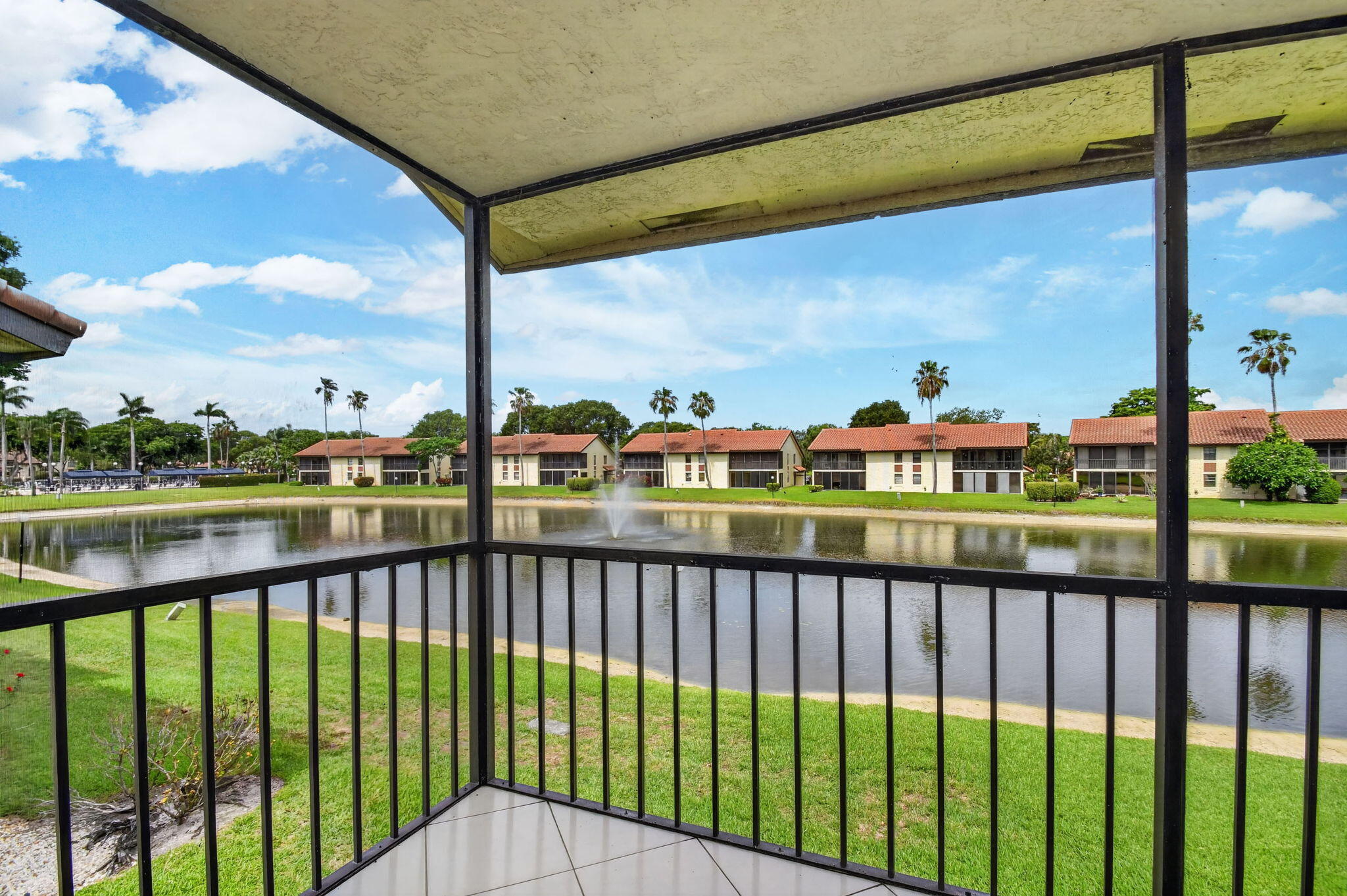 10231 N Circle Lake Drive 201