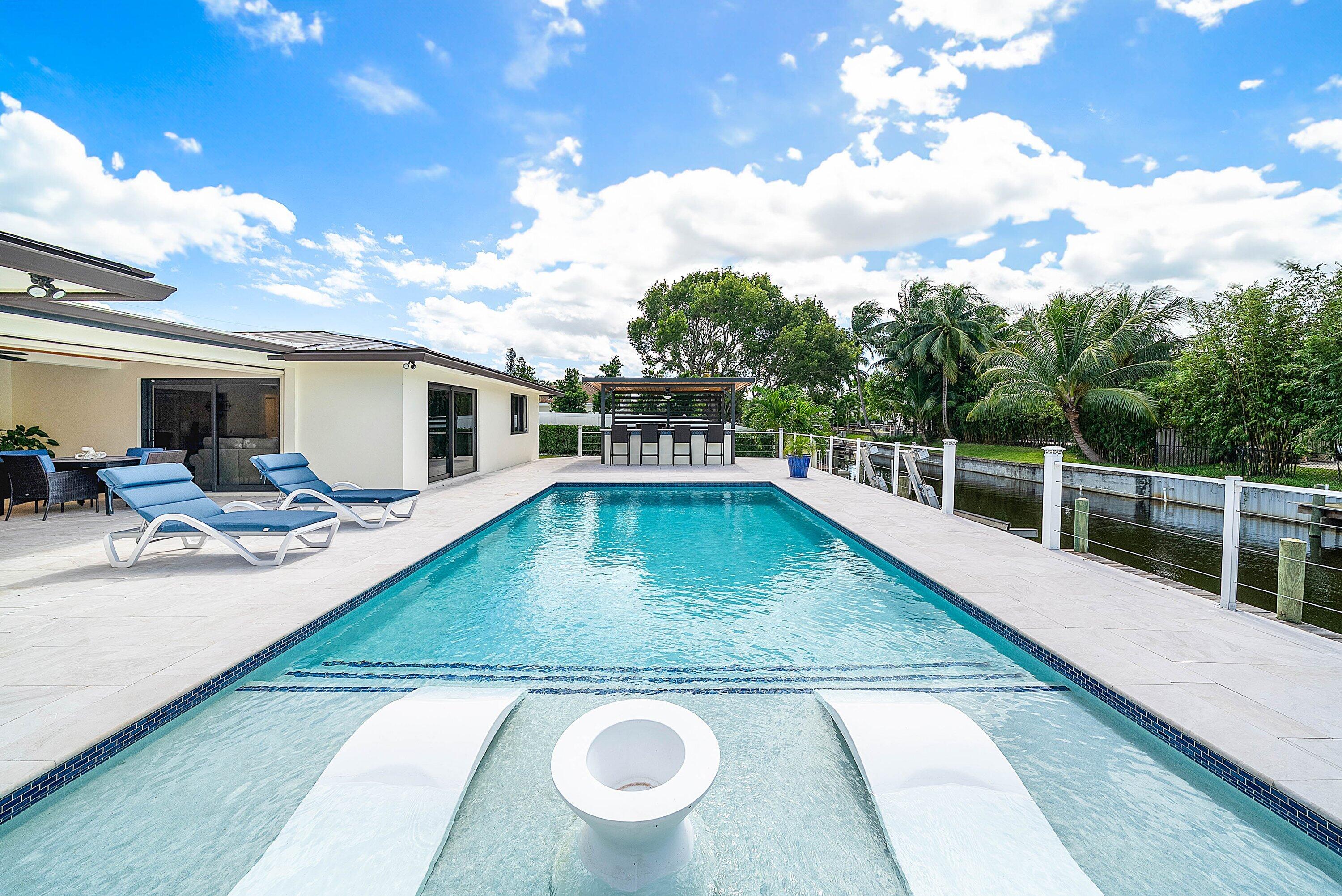 6853 Bayshore Drive