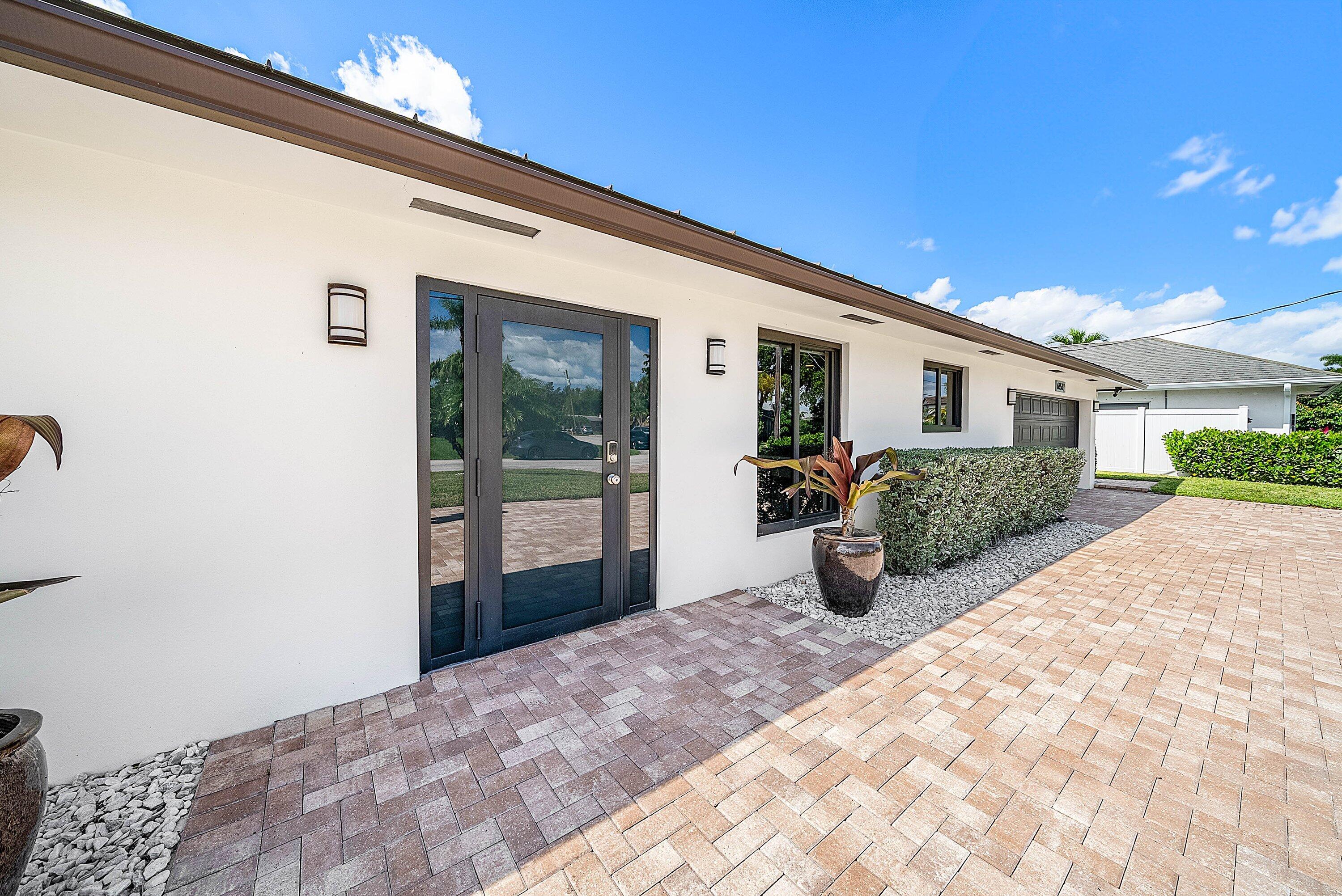 6853 Bayshore Drive
