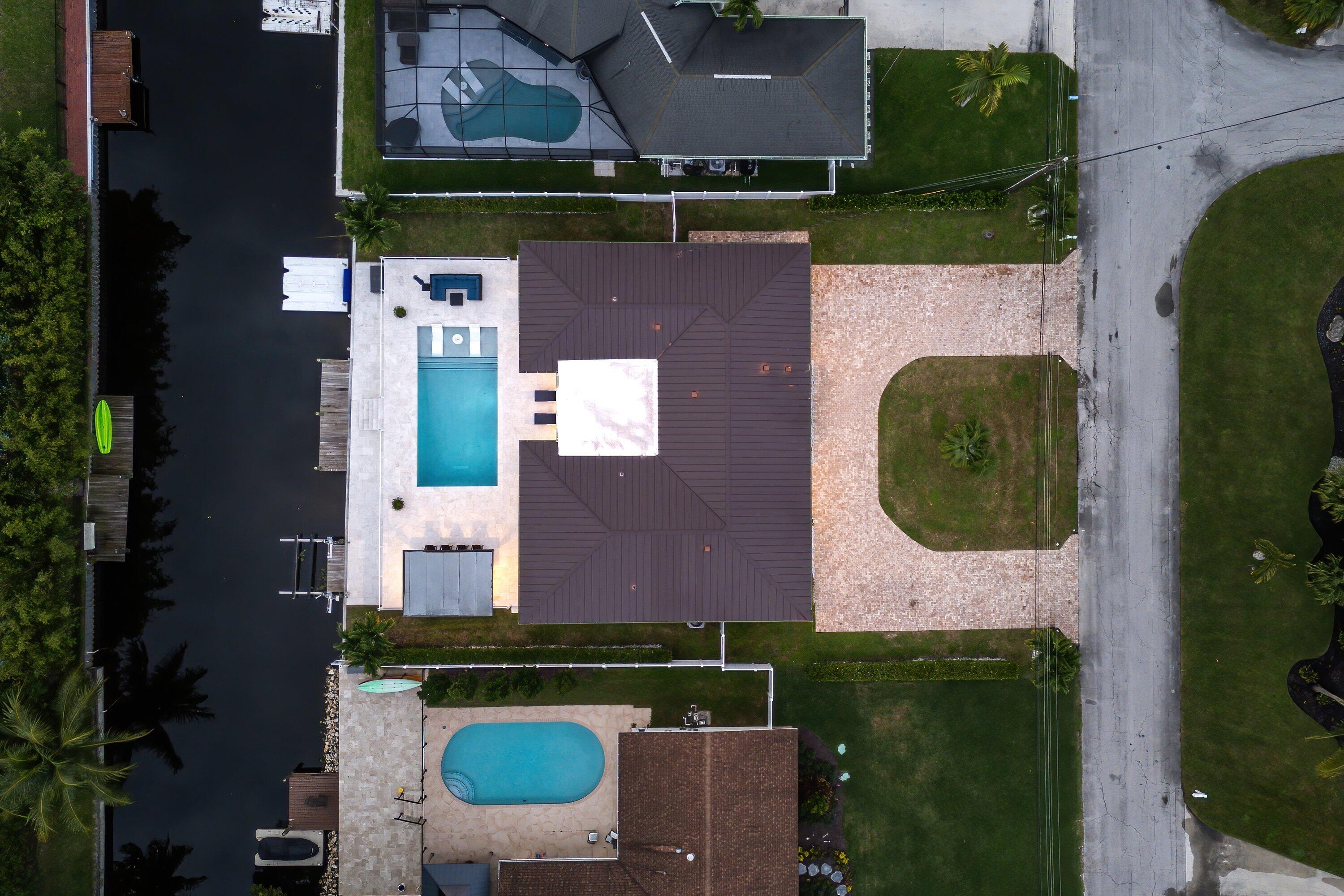 6853 Bayshore Drive