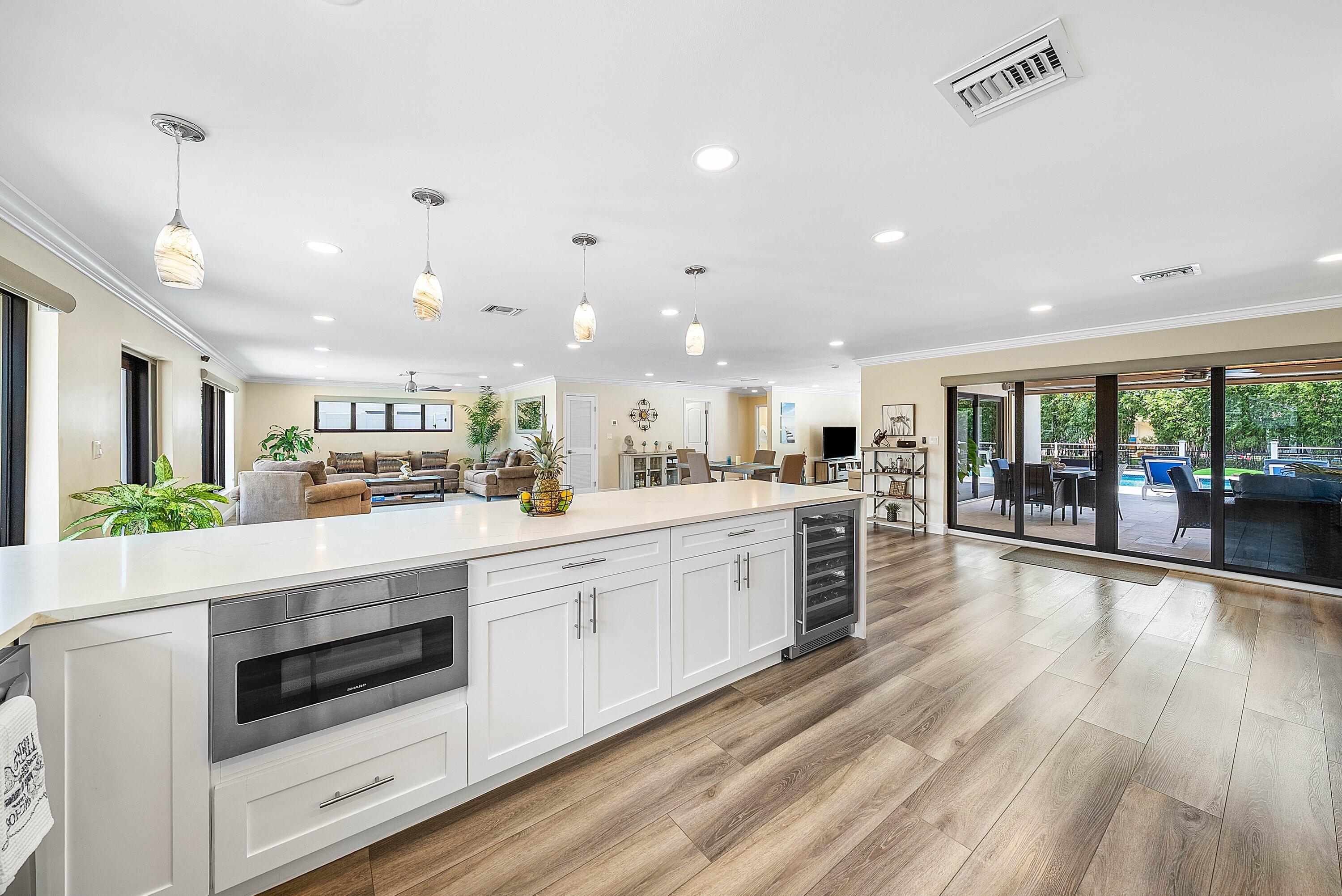 6853 Bayshore Drive