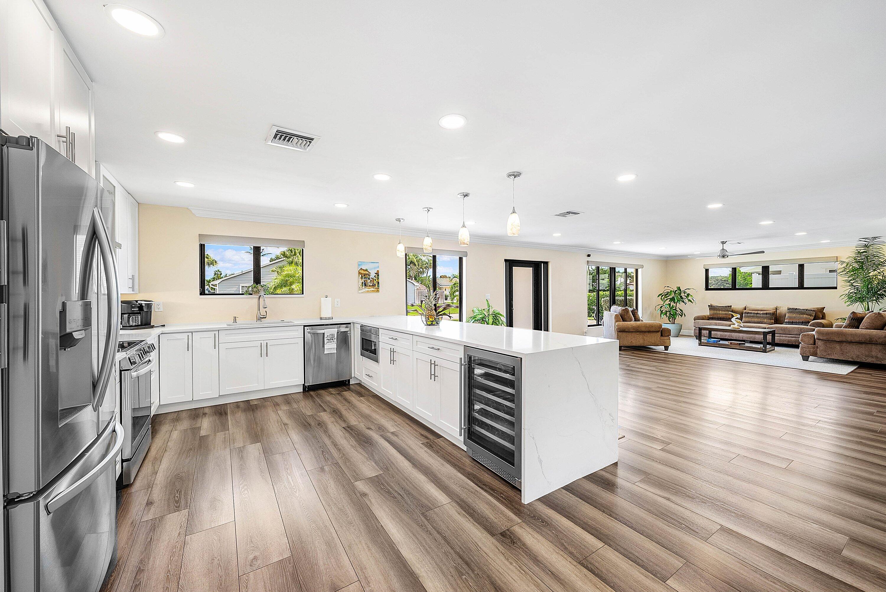 6853 Bayshore Drive