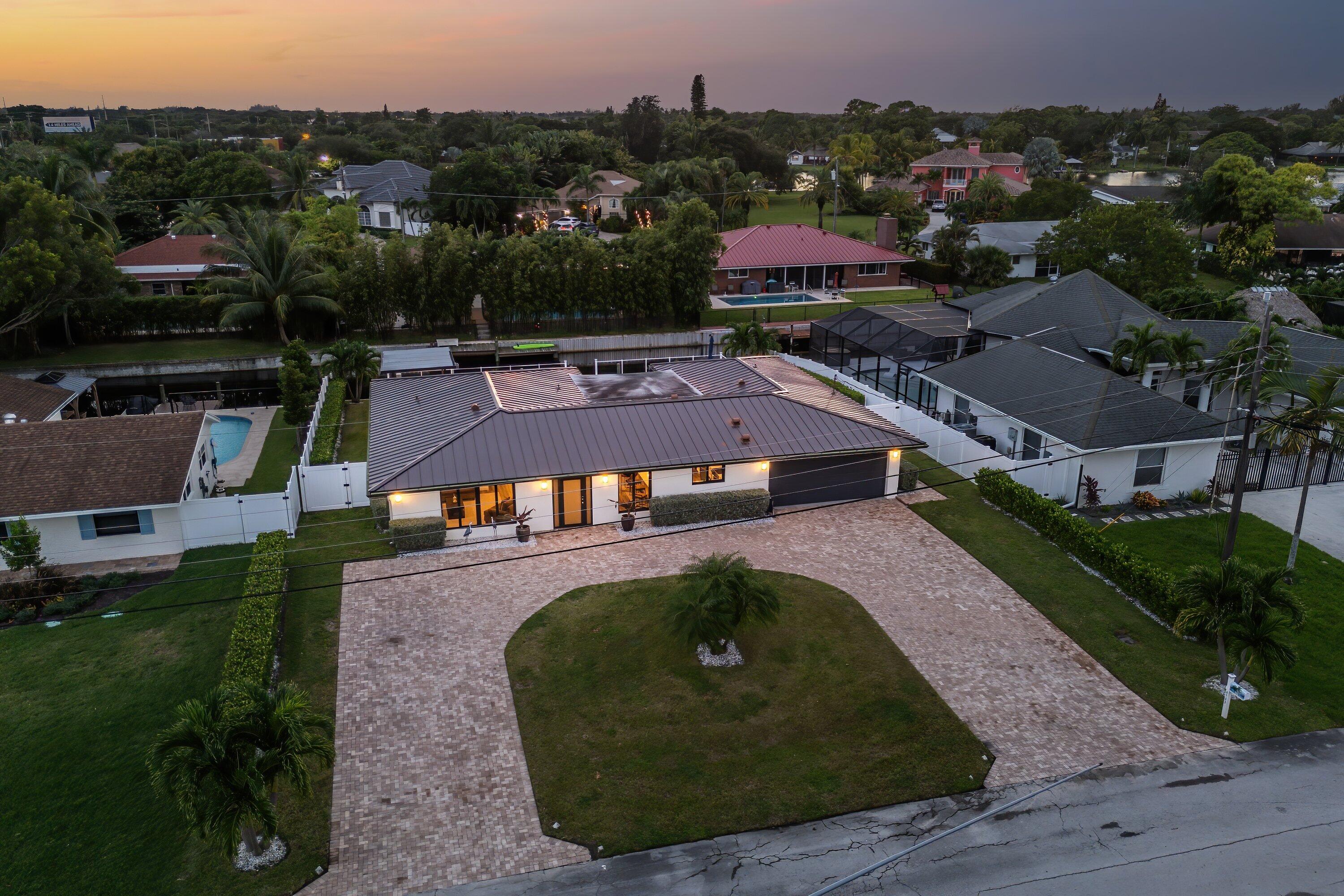 6853 Bayshore Drive