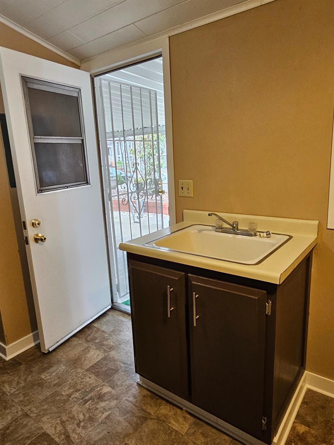 6608 Grosse Point Court